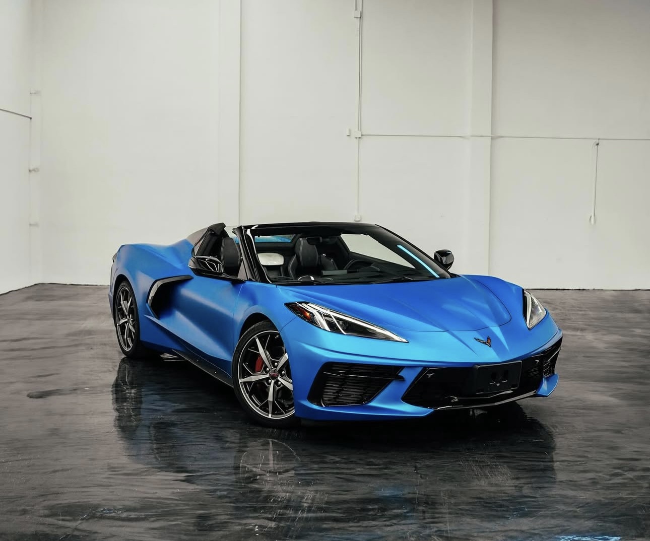 Blue Chevrolet Corvette convertible available to rent from SL Luxury Rentals in Atlanta